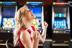 Fortune Tiger free-spin bonus round with multiplier display and cascading wins